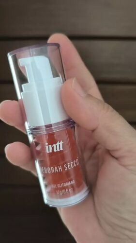 Click to view full screen Gel Clitoriano INTT e Deborah Secco photo review